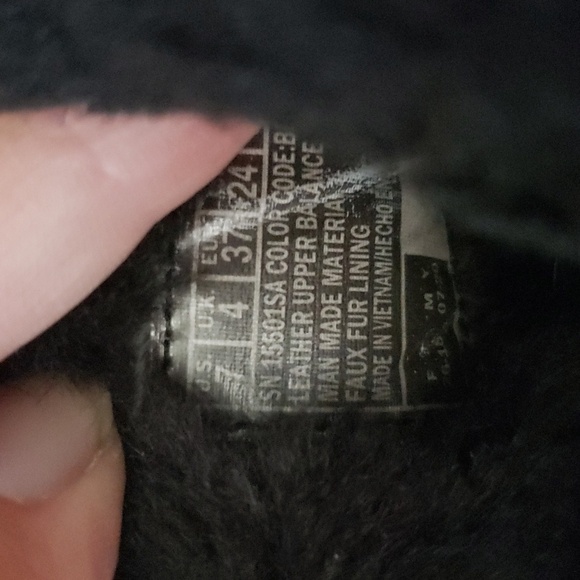 Sketchers Black leather winter boots with faux fur lining, women's size 7 - Picture 8 of 8